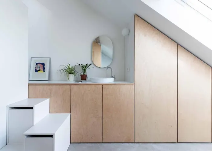 Sheila's Loft Apartment